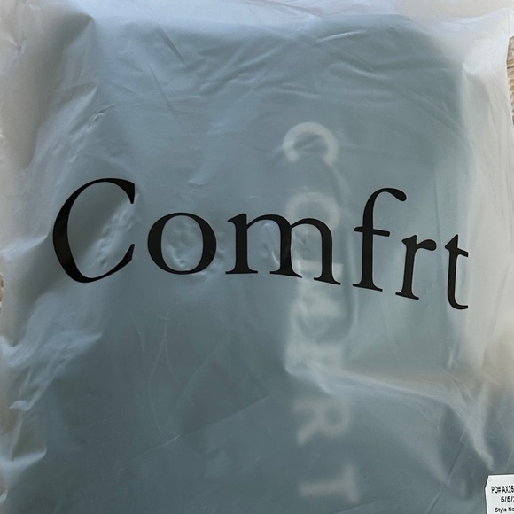 Comfrt Women's Pine Green Hoodie - Picture 5 of 6